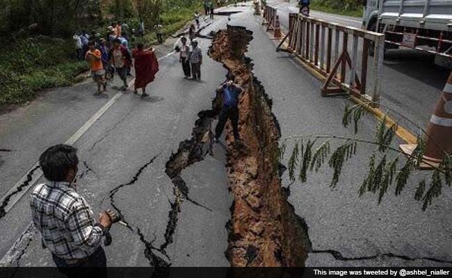 nepal-quake-broken-road